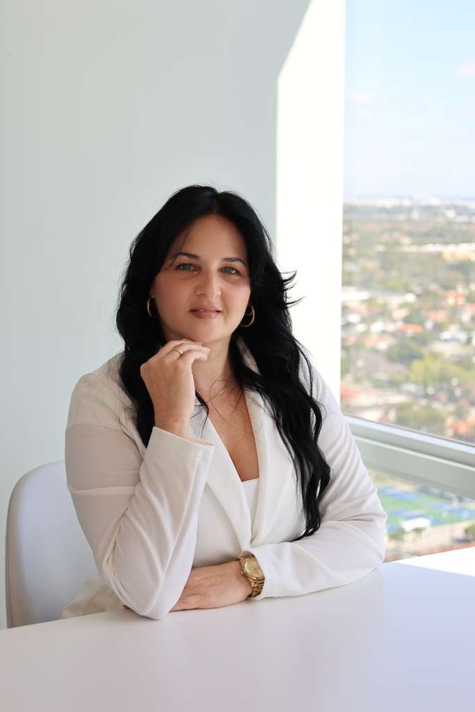 Yulianela Caraballo · Realtor